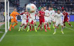 firo :  25.01.2026,
Fussball, Fußball, 1.Bundesliga
Saison 2025/2026,
VfL Borussia Mönchengladbach Gladbach - VfB Stuttgart
(LR) Moritz Nicolas of VfL Borussia Mönchengladbach Goalkeeper Torwart Shuto Machino of VfL Borussia Mönchengladbach and Kota Takai of VfL Borussia Mönchengladbach Shuto Machino of VfL Borussia Mönchengladbach Ermedin Demirovic VfB Stuttgart Julian weigl of VfL Borussia Mönchengladbach gestures Gestik Geste Schauen einen Eckball zu Symbolbild Ecke Feature Highlight
(c) WORLDRIGHTS !!!,
Es gelten unsere AGB, einsehbar auf www.firosportphoto.,
copyright by firo sportphoto:
Stockhover Weg 17 a
D-48249 Dülmen
www.firosportphoto.de
mail@firosportphoto.de
Kontoverbindung :
(V o l k s b a n k   B o c h u m - W i t t e n )
IBAN : DE68430601290341117100
BIC : GENODEM1BOC
Tel:  +49-2594-9916004
Fax: +49-2594-9916005