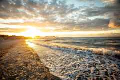 firo :  10.07.2020
Ostsee , Wellen, Meer , Sonnenuntergang , Feature , Land und Leute   , Himmel , Wolken ,
Schleswig-Holstein , Küste , Hohwachter Bucht ,
Reisen , Urlaub in Deutschland
$worldrights,Es gelten  unsere AGB, einsehbar auf www.firosportphoto.de,
copyright by firo sportphoto:
Coesfelder Str. 207
D-48249 Dülmen mail@firosportphoto.de
Kontoverbindung :
(V o l k s b a n k   B o c h u m - W i t t e n )
IBAN : DE68430601290341117100
BIC : GENODEM1BOC
Tel:  +49-2594-9916004
Fax: +49-2594-9916005