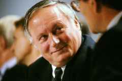 firo :  25.06.1993,
Politik:
SPD
SPD, Parteitag , außerordentlicher Parteitag , in Essen Archivbilder , Archivfoto
Oskar Lafontaine , halbe Figur , Portrait 

$worldrights,Es gelten  unsere AGB, einsehbar auf www.firosportphoto.de,
copyright by firo sportphoto:
Coesfelder Str. 207
D-48249 Dülmen mail@firosportphoto.de
(V o l k s b a n k   B o c h u m - W i t t e n )
BLZ.: 430 601 29
Kt. Nr.: 341 117 100
Tel:  +49-2594-9916004
Fax: +49-2594-9916005