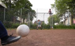 firo :  16.05.2020Fußball, 2019/2020Revier , Ruhrgebiet , Bolzplatz , Asche , Hartplatz , Allgemein , Feature , Hinterleger , Ascheplatz , Fußballplatz , in Wattenscheid , Eisentore , Kinder , Kids spielen mitdem Ball , Ruhrgebietsidylle , Kids Bolzplatz Integration Migration , Hinterleger , Highlight$worldrights,Es gelten  unsere AGB, einsehbar auf www.firosportphoto.de,copyright by firo sportphoto:Coesfelder Str. 207D-48249 Dülmen mail@firosportphoto.de(V o l k s b a n k   B o c h u m - W i t t e n )BLZ.: 430 601 29Kt. Nr.: 341 117 100Tel:  +49-2594-9916004Fax: +49-2594-9916005