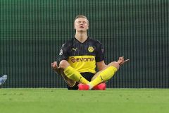 Bilder des Jahres 2020firo :  18.02.2020Fußball, 2019/2020Champions League: Achtelfinale  HinspielBVB Borussia Dortmund. - Paris  St. Saint  GermainJubel über sein Tor zum 1:0 Erling Haaland , als Budha , meditiert , Witz , Humor$worldrights,Es gelten  unsere AGB, einsehbar auf www.firosportphoto.de,copyright by firo sportphoto: Coesfelder Str. 207D-48249 Dülmen mail@firosportphoto.de(V o l k s b a n k   B o c h u m - W i t t e n )BLZ.: 430 601 29Kt. Nr.: 341 117 100Tel:  +49-2594-9916004Fax: +49-2594-9916005