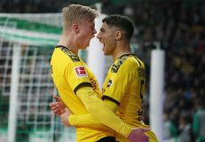 firo :  22.02.2020Fußball, 2019/20201.Bundesliga:SV Werder Bremen - BVB , Borussia Dortmund 0:2Tor Jubel , zum 2:0 durch Erling Haaland mit Achraf Hakimi , Witz , Humor , Highlight$worldrights,Es gelten  unsere AGB, einsehbar auf www.firosportphoto.de,copyright by firo sportphoto: Coesfelder Str. 207D-48249 Dülmen mail@firosportphoto.de(V o l k s b a n k   B o c h u m - W i t t e n )BLZ.: 430 601 29Kt. Nr.: 341 117 100Tel:  +49-2594-9916004Fax: +49-2594-9916005