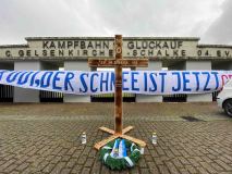 Fussball / firo Schalke 04 - Eintracht Frankfurt 15.05.2021