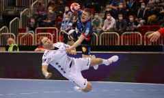 Fussball / firo Bergischer HC - THW Kiel 13.02.2022