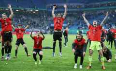 Fussball / firo  DFB Pokal HSV - Freiburg 19.04.2022