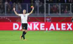 firo : 28.10.2024,
Fussball, Fußball, 2024/2025, 
Frauen Damen Länderspiel Freundschaftsspiel
Deutschland - Australien
Letztes Spiel in der Nationalmannschaft Alexandra Alex Popp Auswechslung Danke Alex


(c) WORLDRIGHTS !!!
Es gelten unsere AGB, einsehbar auf www.firosportphoto.de,
copyright by firo sportphoto:
Stockhover Weg 17a
D-48249 Dülmen
www.firosportphoto.de
mail@firosportphoto.de
Kontoverbindung :
(V o l k s b a n k   B o c h u m - W i t t e n )
IBAN : DE68430601290341117100
BIC : GENODEM1BOC
Tel:  +49-2594-9916004
Fax: +49-2594-9916005