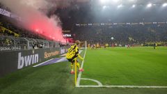firo : 10.01.2025
Fussball, Fußball, 1.Bundesliga, 1.Liga, Saison 2024/2025, 
BVB Borussia Dortmund - Bayer Leverkusen
Corner Ball Feature
Ecke Eckball Hinterleger Hintergrund bwin 
(c) WORLDRIGHTS !!!
Es gelten unsere AGB, einsehbar auf www.firosportphoto.de,
copyright by firo sportphoto:
Stockhover Weg 17a
D-48249 Dülmen
www.firosportphoto.de
mail@firosportphoto.de
Kontoverbindung :
(V o l k s b a n k   B o c h u m - W i t t e n )
IBAN : DE68430601290341117100
BIC : GENODEM1BOC
Tel:  +49-2594-9916004
Fax: +49-2594-9916005