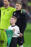 firo : 23.03.2025 , Fussball, Fußball, Länderspiel, DFB, Nationalmannschaft Herren, UEFA Nations League, 
Viertelfinale, Rückspiel,
Deutschland - Italien 3:3
Joshua Kimmich of Germany mit Einlaufkid Kind Einlauf Kind NAtionalhymne Witz Humor gleiche Frisuer

(c) WORLDRIGHTS !!!,
Es gelten  unsere AGB, einsehbar auf www.firosportphoto.,
copyright by firo sportphoto:
Stockhover Weg 17 a
D-48249 Dülmen
www.firosportphoto.de
mail@firosportphoto.de
Kontoverbindung :
(V o l k s b a n k   B o c h u m - W i t t e n )
IBAN : DE68430601290341117100
BIC : GENODEM1BOC
Tel:  +49-2594-9916004
Fax: +49-2594-9916005