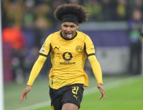 firo :  25.11.2025,
Fussball, Fußball, Saison 2025/2026, CL, Champions League, 
BVB Borussia Dortmund - Villareal

Karim Adeyemi of Borussia Dortmund BVB celebrates the team’s third goal Jubel nach Tor zum 3:0 mit Daniel Svensson of Borussia Dortmund BVB Witz Humor Zungenjubel
(c) WORLDRIGHTS !!!
Es gelten unsere AGB, einsehbar auf www.firosportphoto.,
copyright by firo sportphoto:
Stockhover Weg 17a
D-48249 Dülmen
www.firosportphoto.de
mail@firosportphoto.de
Kontoverbindung :
(V o l k s b a n k   B o c h u m - W i t t e n )
IBAN : DE68430601290341117100
BIC : GENODEM1BOC
Tel:  +49-2594-9916004
Fax: +49-2594-9916005
