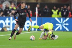 firo :  29.11.2025,
Fussball, Fußball, 1.Liga, 1.Bundesliga, Saison 2025/2026, 
Bayer Leverkusen - BVB Borussia Dortmund

(LR) Patrik Schick of Bayer Leverkusen and Julian Brandt of Borussia Dortmund BVB compete for the ball Zweikampf  witz Humor

(c) WORLDRIGHTS !!!
Es gelten unsere AGB, einsehbar auf www.firosportphoto.,
copyright by firo sportphoto:
Stockhover Weg 17a
D-48249 Dülmen
www.firosportphoto.de
mail@firosportphoto.de
Kontoverbindung :
(V o l k s b a n k   B o c h u m - W i t t e n )
IBAN : DE68430601290341117100
BIC : GENODEM1BOC
Tel:  +49-2594-9916004
Fax: +49-2594-9916005