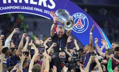 firo :  31.05.2025,
Fussball:
Champions League Finale Final
PSG Paris St.Germain - Inter Mailand 5:0
 Luis Enrique Head Coach of PSG Paris Saint-Germain celebrates the winning the Champions LEague with the his team at  the Award ceremony
Jubel über den Sieg Siegerehrung
(c) WORLDRIGHTS !!! es gelten unsere AGB, einsehbar auf www.firosportphoto.,
copyright by firo sportphoto:
Stockhover Weg 17a
D-48249 Dülmen
www.firosportphoto.de
mail@firosportphoto.de
Kontoverbindung :
(V o l k s b a n k   B o c h u m - W i t t e n )
IBAN : DE68430601290341117100
BIC : GENODEM1BOC
Tel:  +49-2594-9916004
Fax: +49-2594-9916005