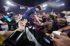 firo :  31.05.2025,
Fussball:
Champions League Finale Final
PSG Paris St.Germain - Inter Mailand 5:0
Vitinha of PSG Paris Saint-Germanin celebrates with fans is being cheered by stewards in front of the fans
wird beim Jubel von Ordner vor den Fans gerettet
(c) WORLDRIGHTS !!! es gelten unsere AGB, einsehbar auf www.firosportphoto.,
copyright by firo sportphoto:
Stockhover Weg 17a
D-48249 Dülmen
www.firosportphoto.de
mail@firosportphoto.de
Kontoverbindung :
(V o l k s b a n k   B o c h u m - W i t t e n )
IBAN : DE68430601290341117100
BIC : GENODEM1BOC
Tel:  +49-2594-9916004
Fax: +49-2594-9916005