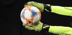 firo :  21.06.2020Fußball, Studio , model release ,Model Release“Torwart , Parade, Handschuhe , Ball , adidas , Aktion , Symbolbild , Hinterleger , Hintergrund, Torwarthandschuhe , Torwartparade .$worldrights, Es gelten  unsere AGB, einsehbar auf www.firosportphoto.de,copyright by firo sportphoto:Coesfelder Str. 207D-48249 Dülmenwww.firosportphoto.demail@firosportphoto.deKontoverbindung :(V o l k s b a n k   B o c h u m - W i t t e n )IBAN : DE68430601290341117100BIC : GENODEM1BOCTel:  +49-2594-9916004Fax: +49-2594-9916005