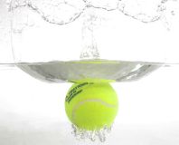 firo :  27.03.2020Allgemein: Feature , SymbolbildTennis , Tennisball , Ball , Im Wasser , Wasserspritzer , Highspeedfotografie , Studio , $worldrights,Es gelten  unsere AGB, einsehbar auf www.firosportphoto.de,copyright by firo sportphoto:Coesfelder Str. 207D-48249 Dülmen mail@firosportphoto.de(V o l k s b a n k   B o c h u m - W i t t e n )BLZ.: 430 601 29Kt. Nr.: 341 117 100Tel:  +49-2594-9916004Fax: +49-2594-9916005